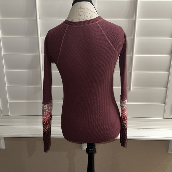 FREE PEOPLE Thermal In The Mix Cuff Top in Rio Vino - Picture 9 of 15